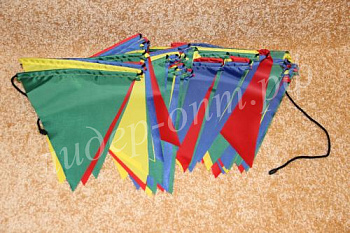Флажки на шнуре 3 м (треугольные)