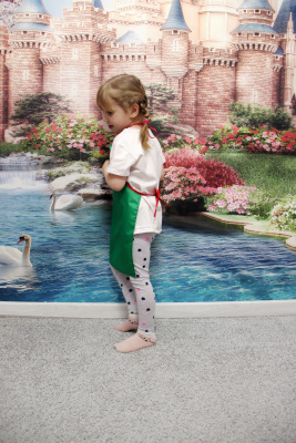 Детский фартук с аппликацией для творчества Клубника 