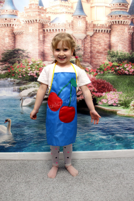 Детский фартук с аппликацией для творчества Вишня