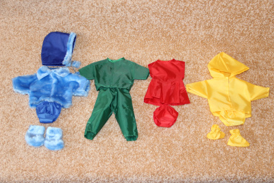 Набор кукольной одежды для разных времен года